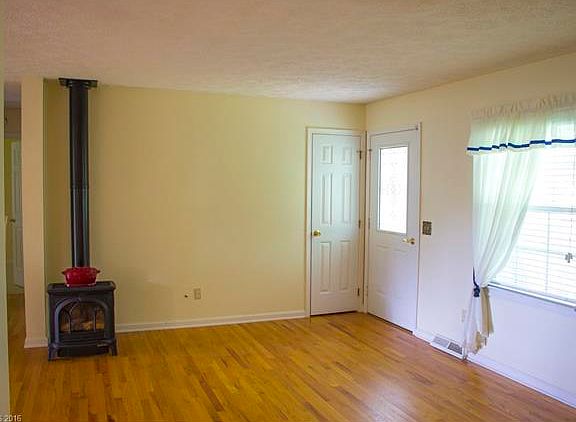 3rd image of 13 Meadow Dr