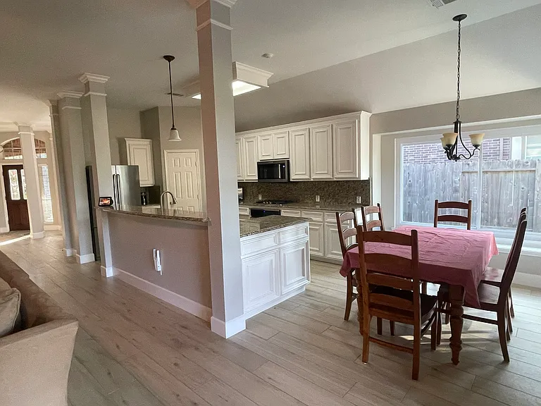 2838 Five Oaks Dr — Photo 6