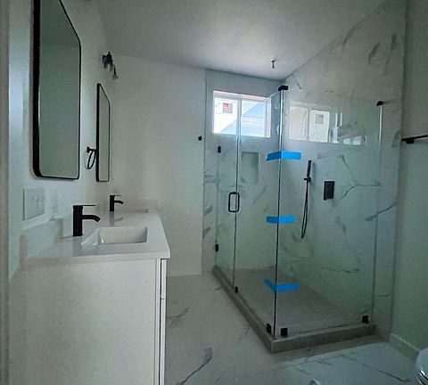 Double vanity in primary bathroom