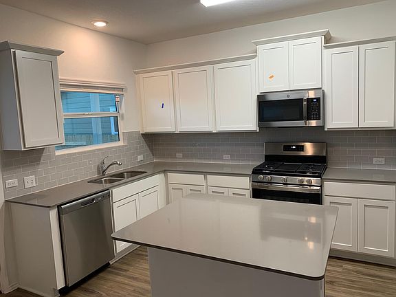4th image of 105 Majestic Cedar Dr