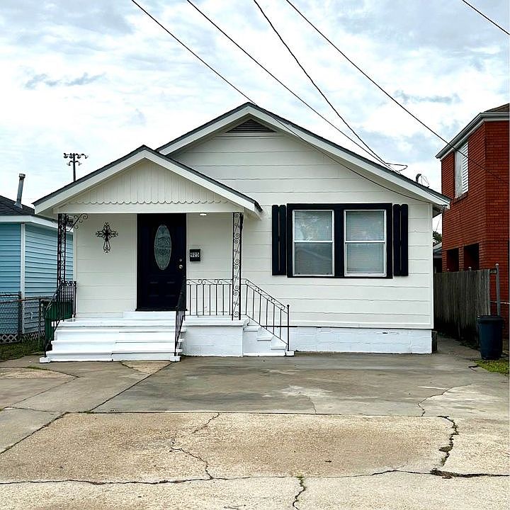 1st image of 925 Avenue B
