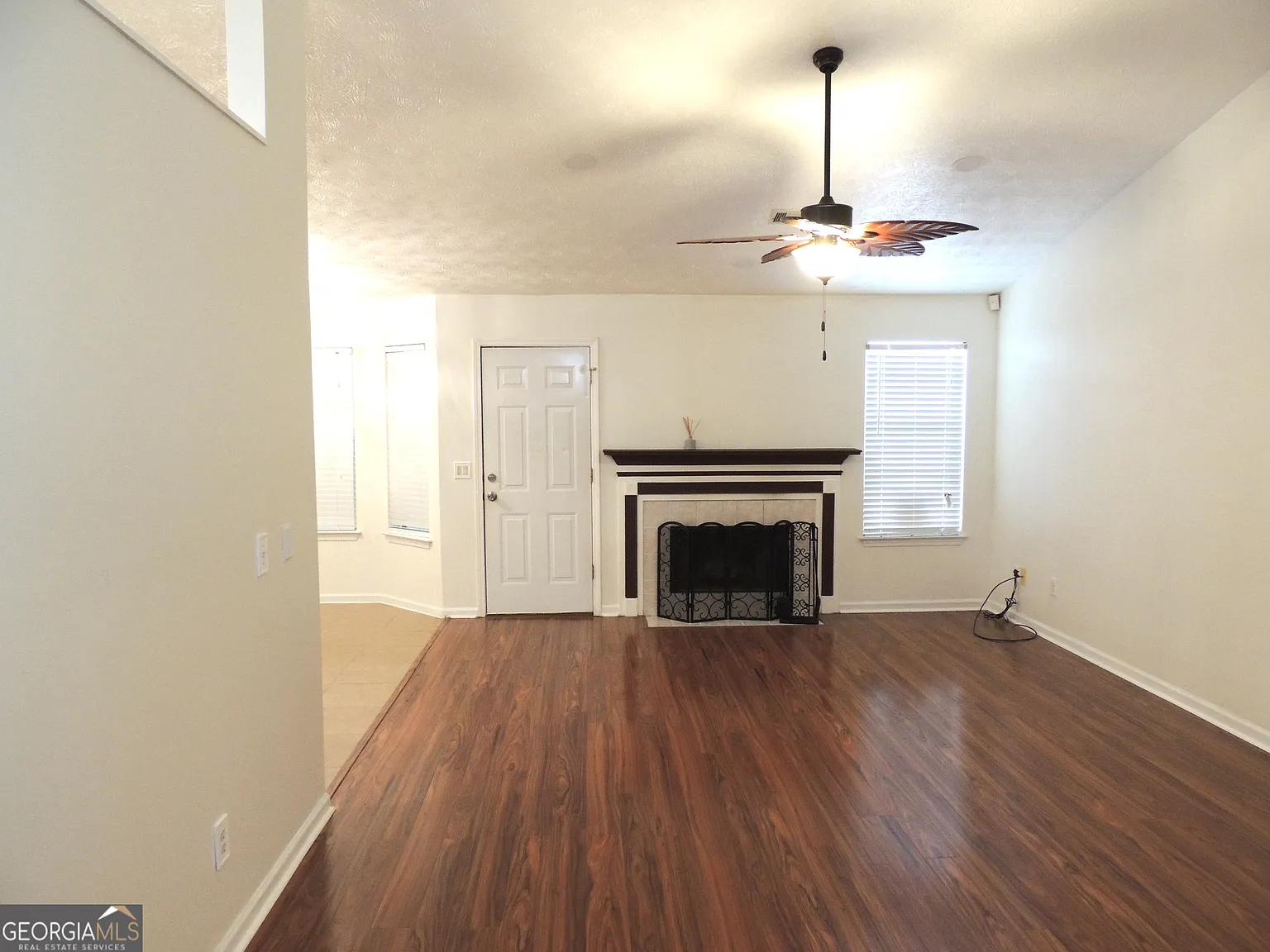 3 bed, 2.0 bath, 1410 sqft, $2,150 — Photo 3