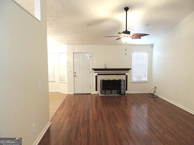 260 Mountainview Dr — Photo 3