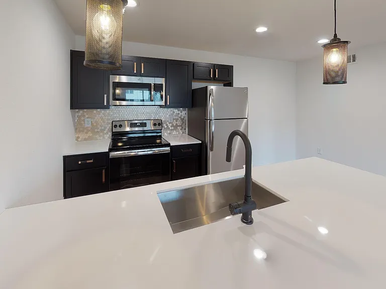 Live Oak Manor — Photo 2