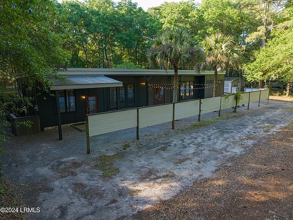 3rd image of 6 Avenue Of Oaks