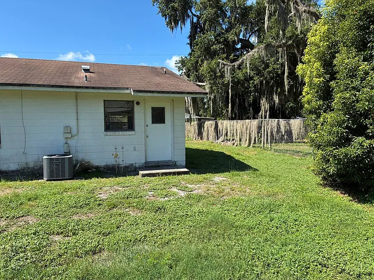 7618 Chase Rd — Photo 3