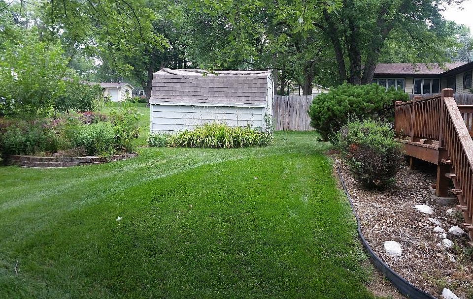2nd image of 1227 N Hickory St