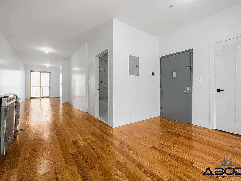 1012 Gates Ave #5C — Photo 2
