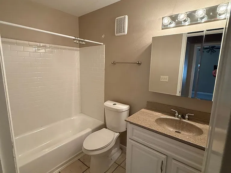 3000 Broadway St #16 — Photo 6