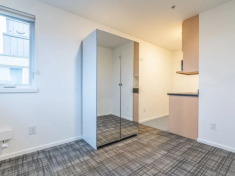 2418 Ballard Apartments — Photo 15