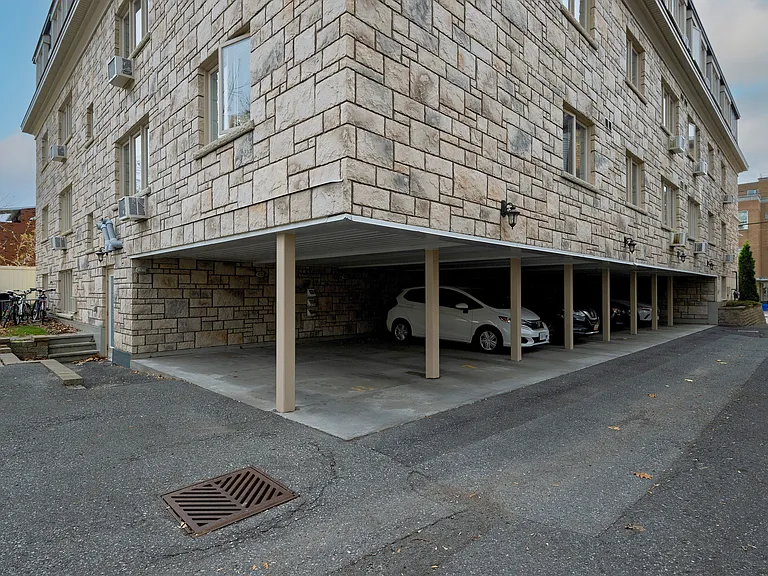 307 Lebreton St S — Photo 9