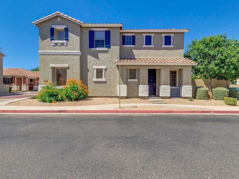 1st image of 978 E Cantebria Dr