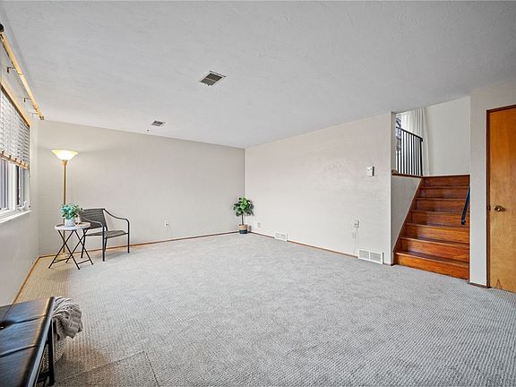 4th image of 438 Grace St