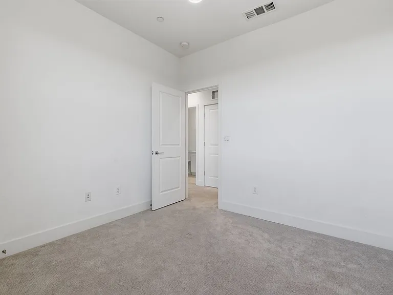 1580 Wright Ave — Photo 11