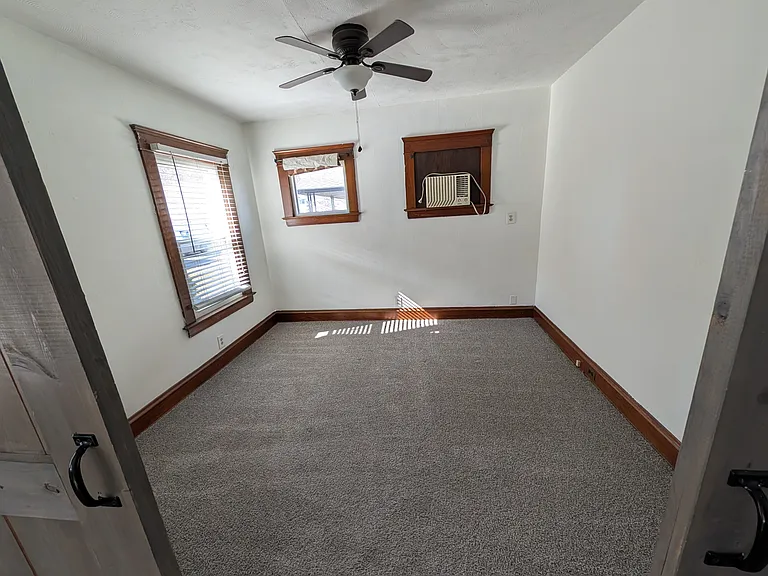 17422 Northwood Ave — Photo 4
