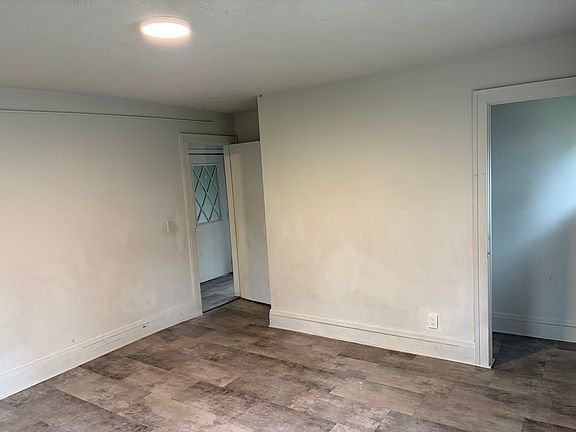 2nd image of 162-164 Silver St #162