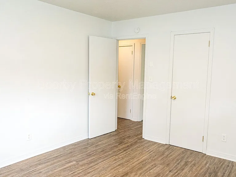 2027 Lee St — Photo 10
