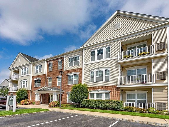 2nd image of 834 Kirkland Ct