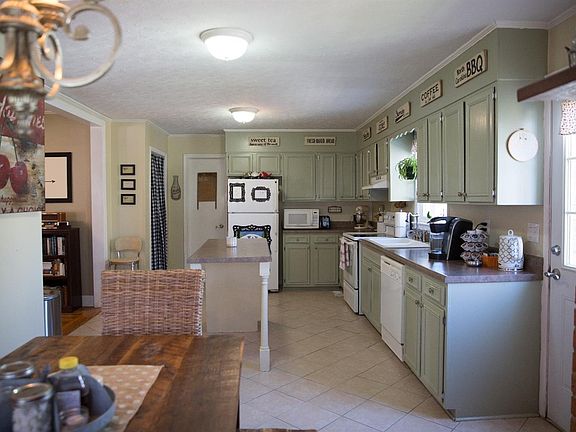 3rd image of 207 Perrymont Ave