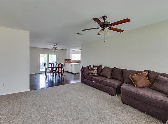 5th image of 906 Woodbrook St