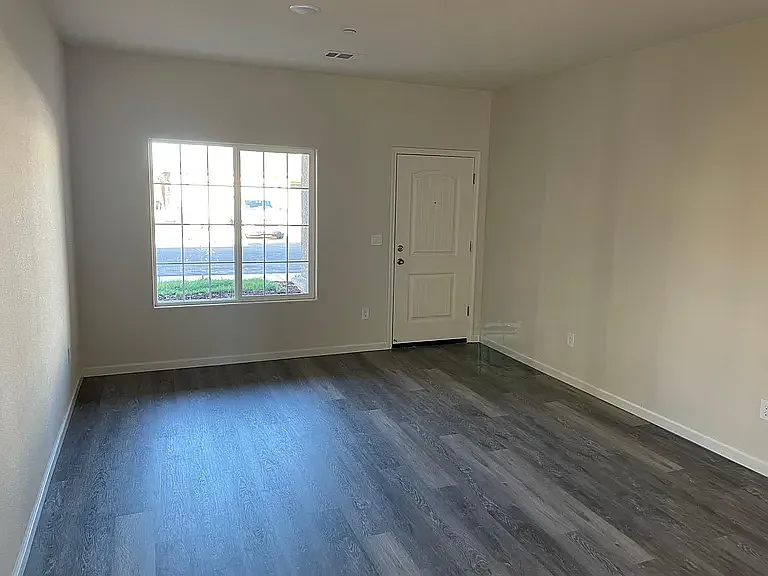 661 Granada Ct — Photo 6