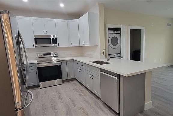 5th image of 3801 Davie Blvd #211