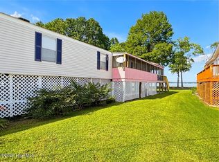 780 Hollis Dr, Blounts Creek, NC 27814