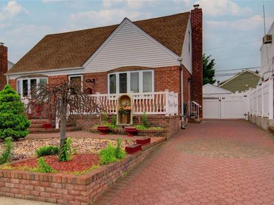 859 Oaks Drive, Franklin Square, NY, 11010
