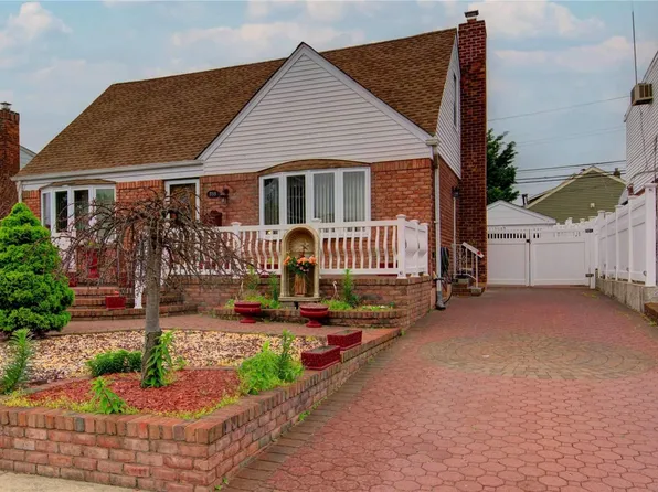 859 Oaks Drive, Franklin Square, NY 11010