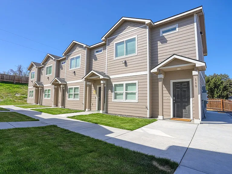 Kennewick Heights on 7th Avenue — Photo 1