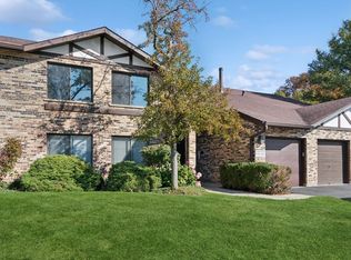 6254 Trinity Dr #2C, Lisle, IL 60532