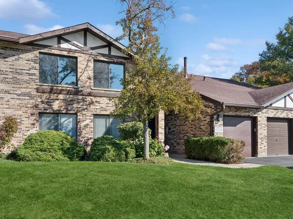 6254 Trinity Dr #2C, Lisle, IL 60532
