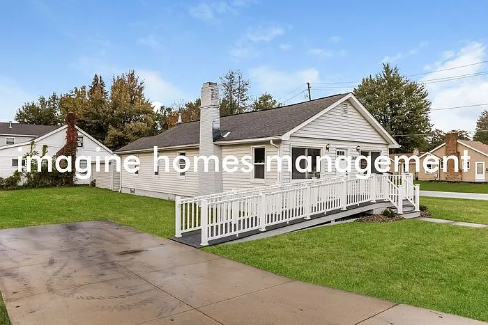 3 bed, 1.0 bath, 1264 sqft, $1,850 — Photo 2