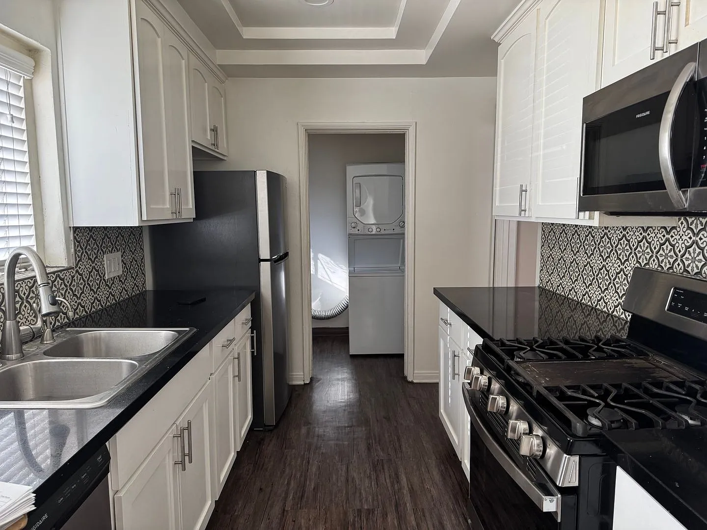 641 Saturn/Orange Grove Apartments — Photo 2