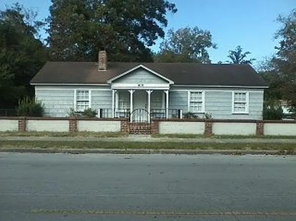 401 Jenkins Ave NW, Branford, FL 32008