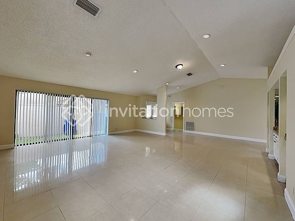 4th image of 7043 NW 49th Pl