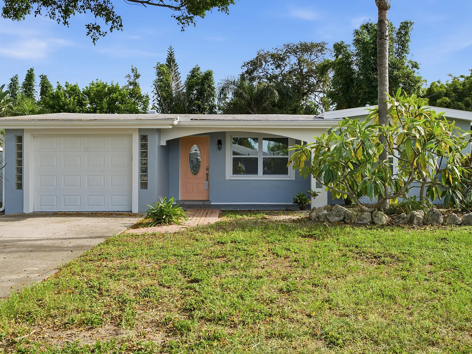 3 bed, 1180 sqft, $2,900 — Photo 1