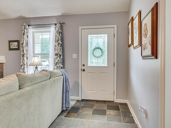 3rd image of 3838 Summerhill Ave