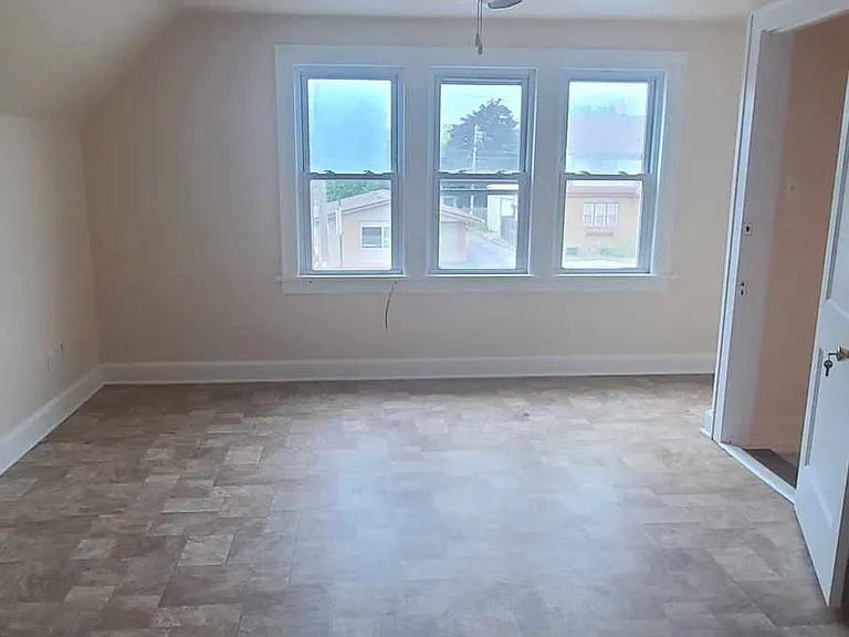 2415 Lathrop Ave #2 — Photo 5