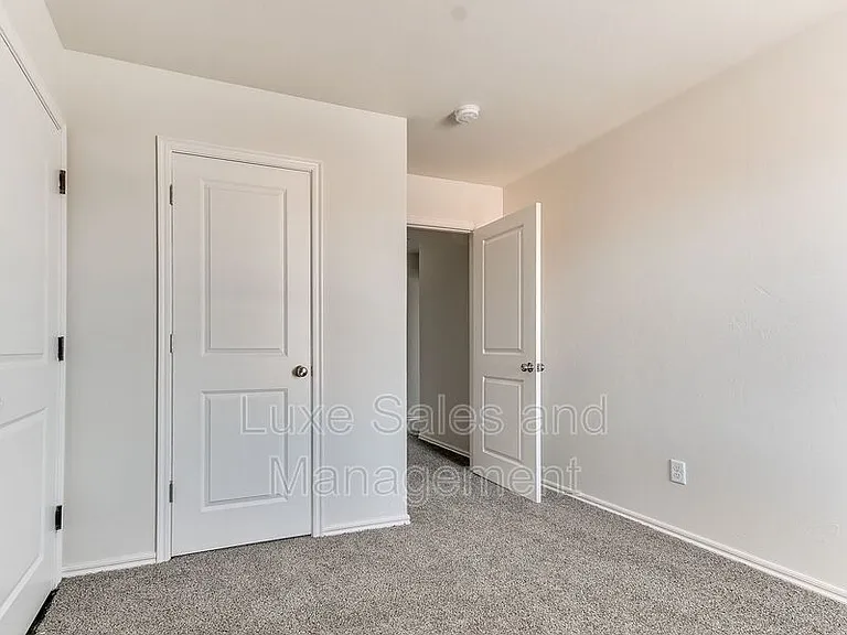 10530 Utica Dr — Photo 34