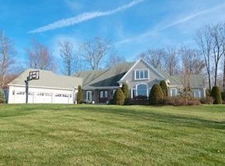712 High Woods Dr, Franklin Lakes, NJ 07417