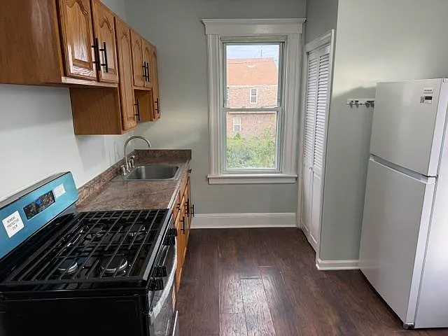 2 bed, 1.0 bath, $2,800 — Photo 4