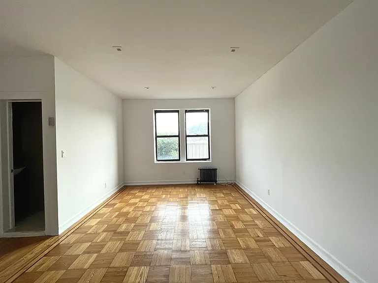 815 E 14th St #4-L — Photo 4