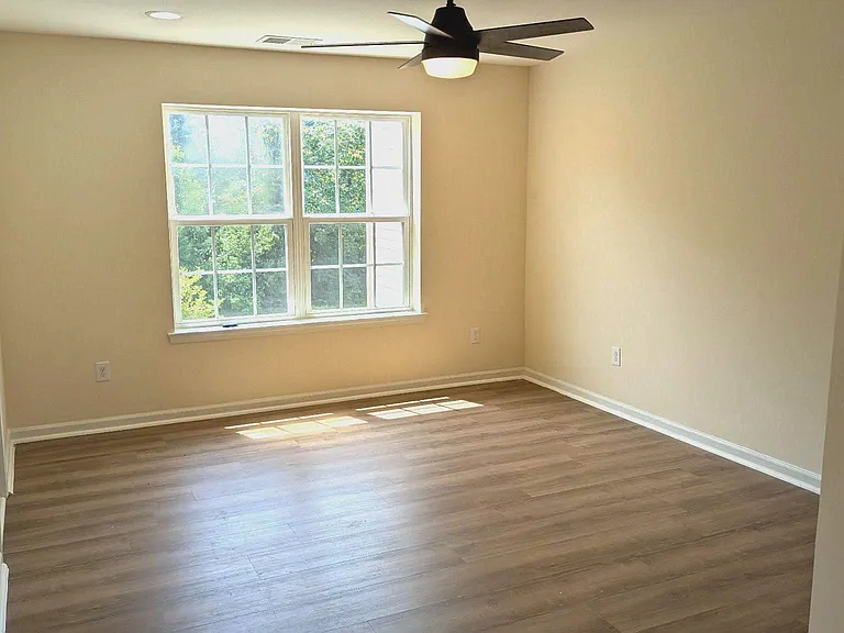 224 Jenny Dr — Photo 16