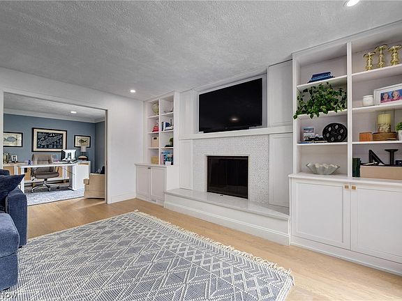 5th image of 30650 Atlanta Ln