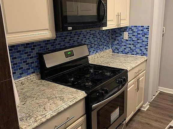 3rd image of 10103 Northeast Blvd #15