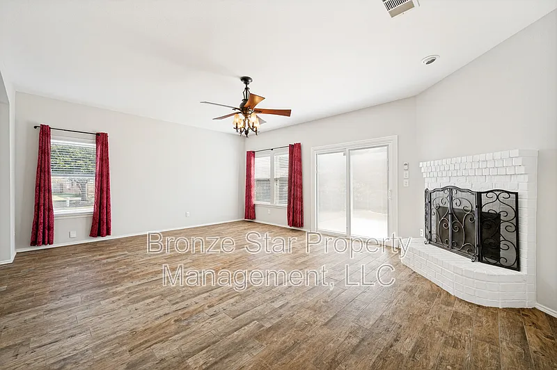 5 bed, 3.5 bath, 3067 sqft, $2,800 — Photo 4