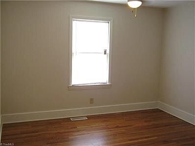 5th image of 237 N Westwood Ave