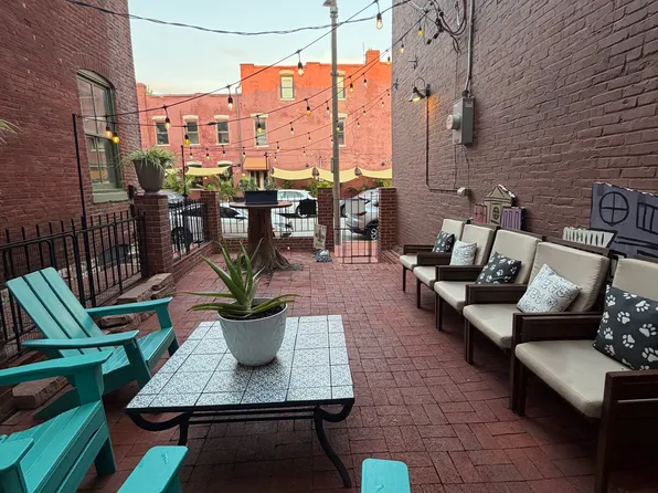 1869 S 10th St, Saint Louis, MO 63104