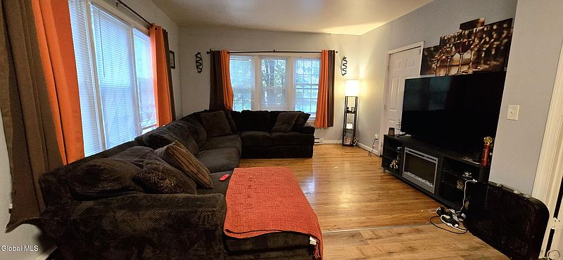 4th image of 569 Nott Street